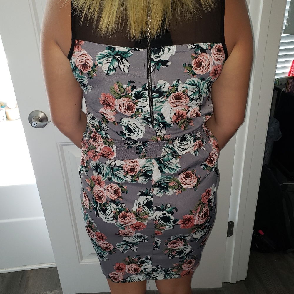Gray floral Dress Size8 with netting sleeves - Picture 2 of 13
